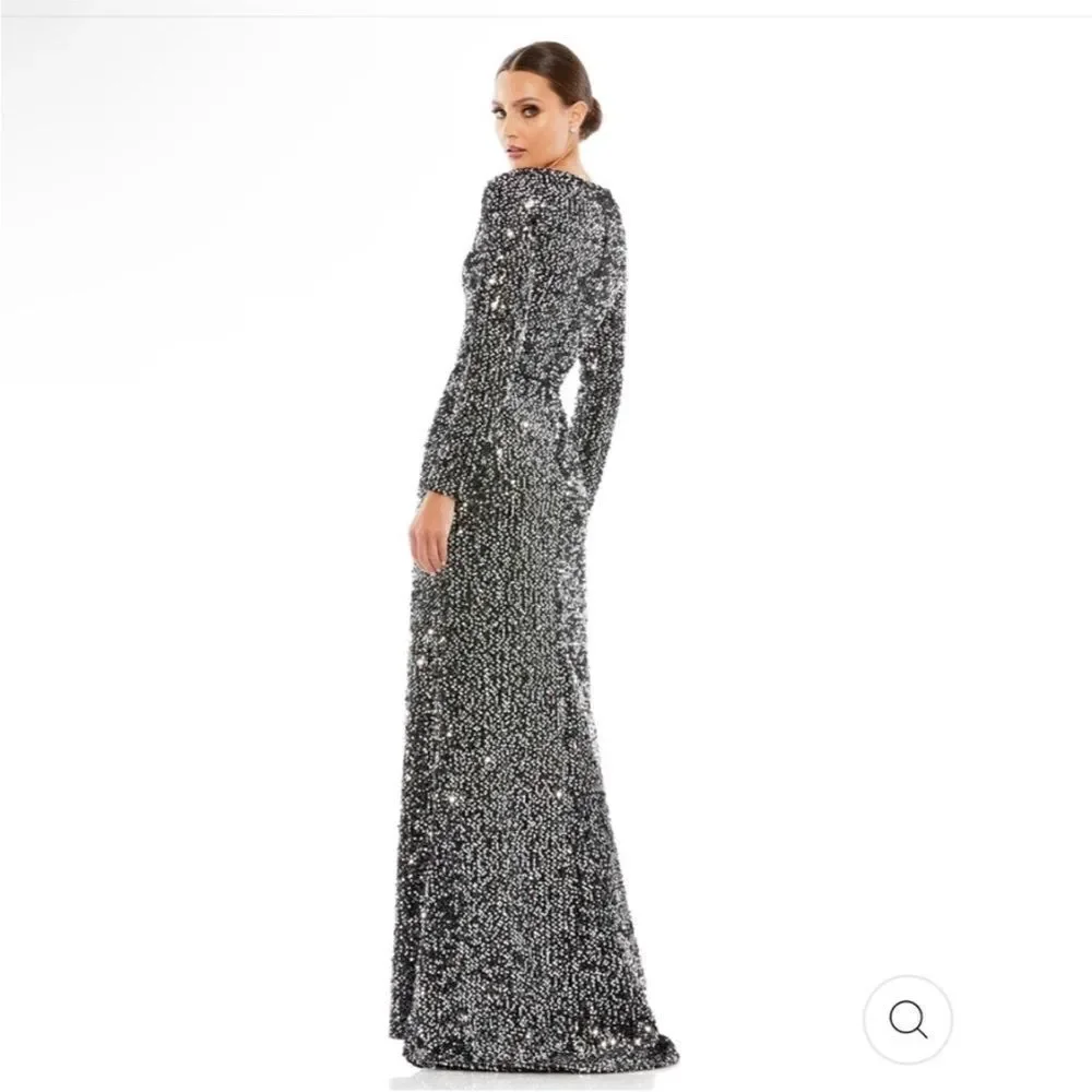 Mac Duggal Long Sleeved Sequined V-Neck Gown Black/Silver NWT size 4 26445